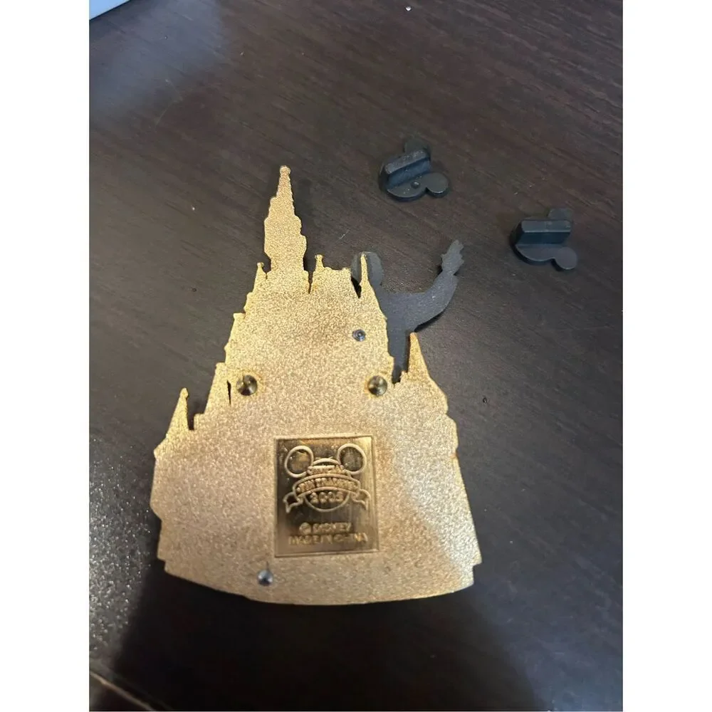 Official Disney Trading Pin Partners Statue Walt & Mickey Mouse Castle 3D 2005